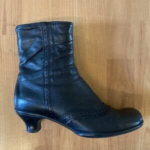 La Canadienne Women's Size 8.5 Waterproof Leather Ankle Boot Insulated Black
